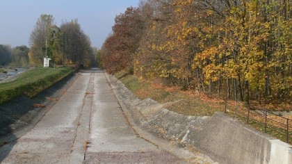 Letošní oprava přivaděče vody z Vyšních Lhot do nádrže Žermanice začne úpravou terénu